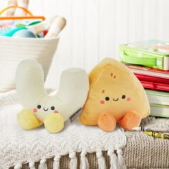 Hallmark Better Together Mac And Cheese Magnetic Plush, 4.73" -Hallmark Store Better Together Mac and Cheese Magnetic Plush 1KID1605 04
