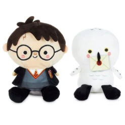 Hallmark Better Together Harry Potter™ And Hedwig™ Magnetic Plush Pair, 5.5" -Hallmark Store Harry Potter Harry and Hedwig Magnetic Plush 1BTG1009 03