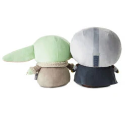 Hallmark Large Better Together Star Wars: The Mandalorian™ And Grogu™ Magnetic Plush Pair, 10.5" -Hallmark Store Star Wars Mandalorian and Grogu Magnetic Plush 1BTG1013 04