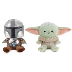 Hallmark Better Together Star Wars™ The Mandalorian™ And Grogu™ Magnetic Plush, 5" -Hallmark Store Star Wars The Mandalorian and Grogu Magnetic Plush 1BTG1001 03