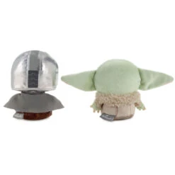 Hallmark Better Together Star Wars™ The Mandalorian™ And Grogu™ Magnetic Plush, 5" -Hallmark Store Star Wars The Mandalorian and Grogu Magnetic Plush 1BTG1001 04